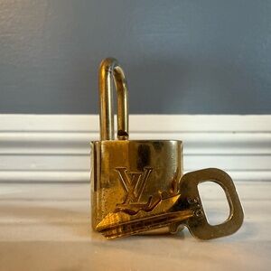 Louis Vuitton Brass Lock in and Key Set in Gold No. 319